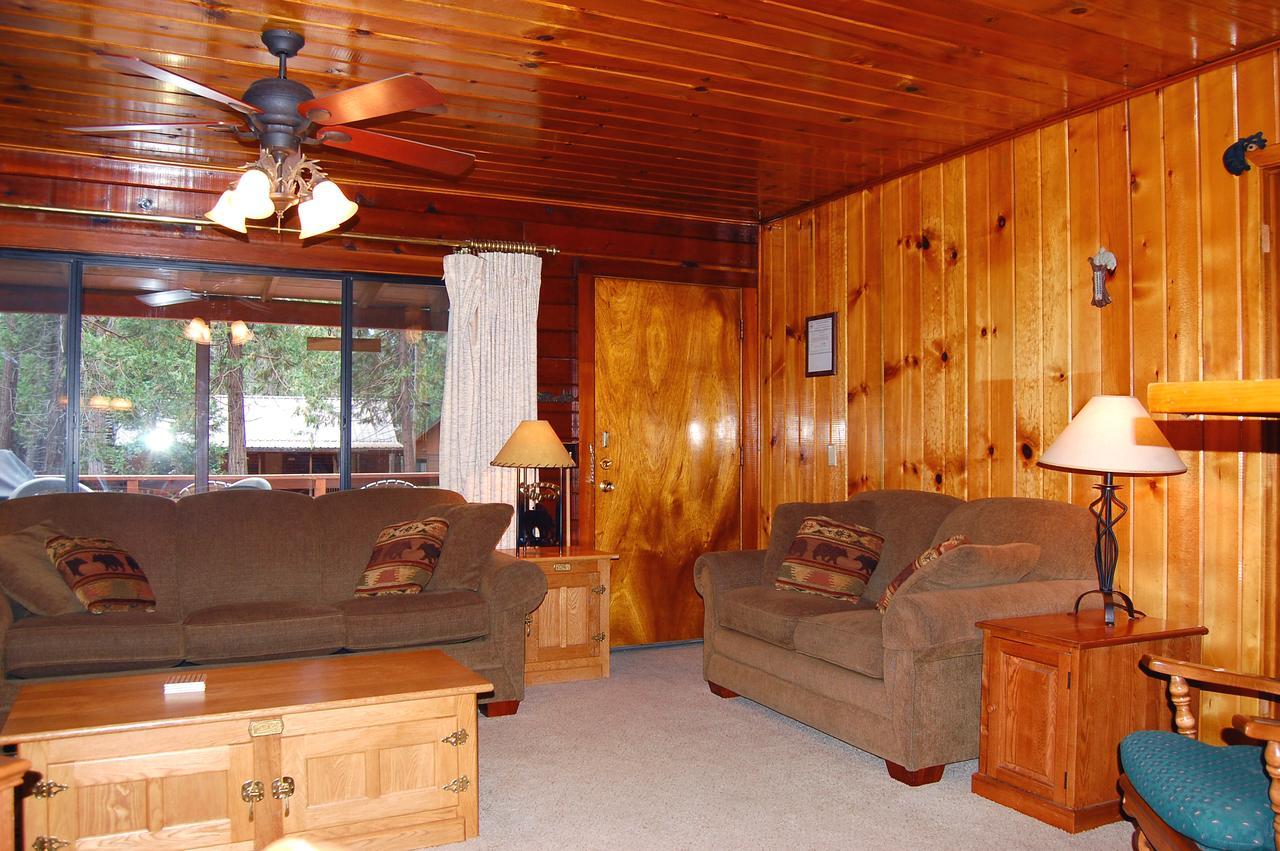 35 Cubbys Den Villa Wawona Rum bild