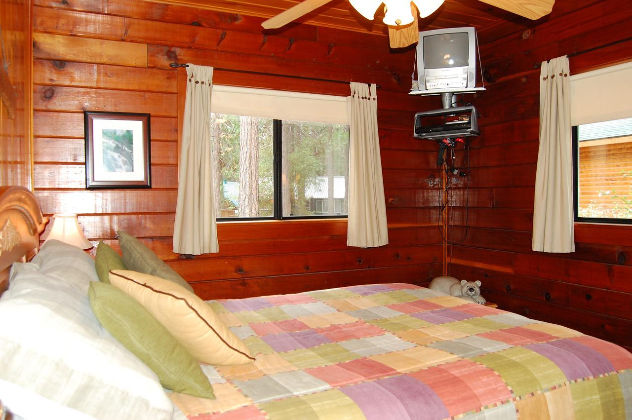 35 Cubbys Den Villa Wawona Rum bild