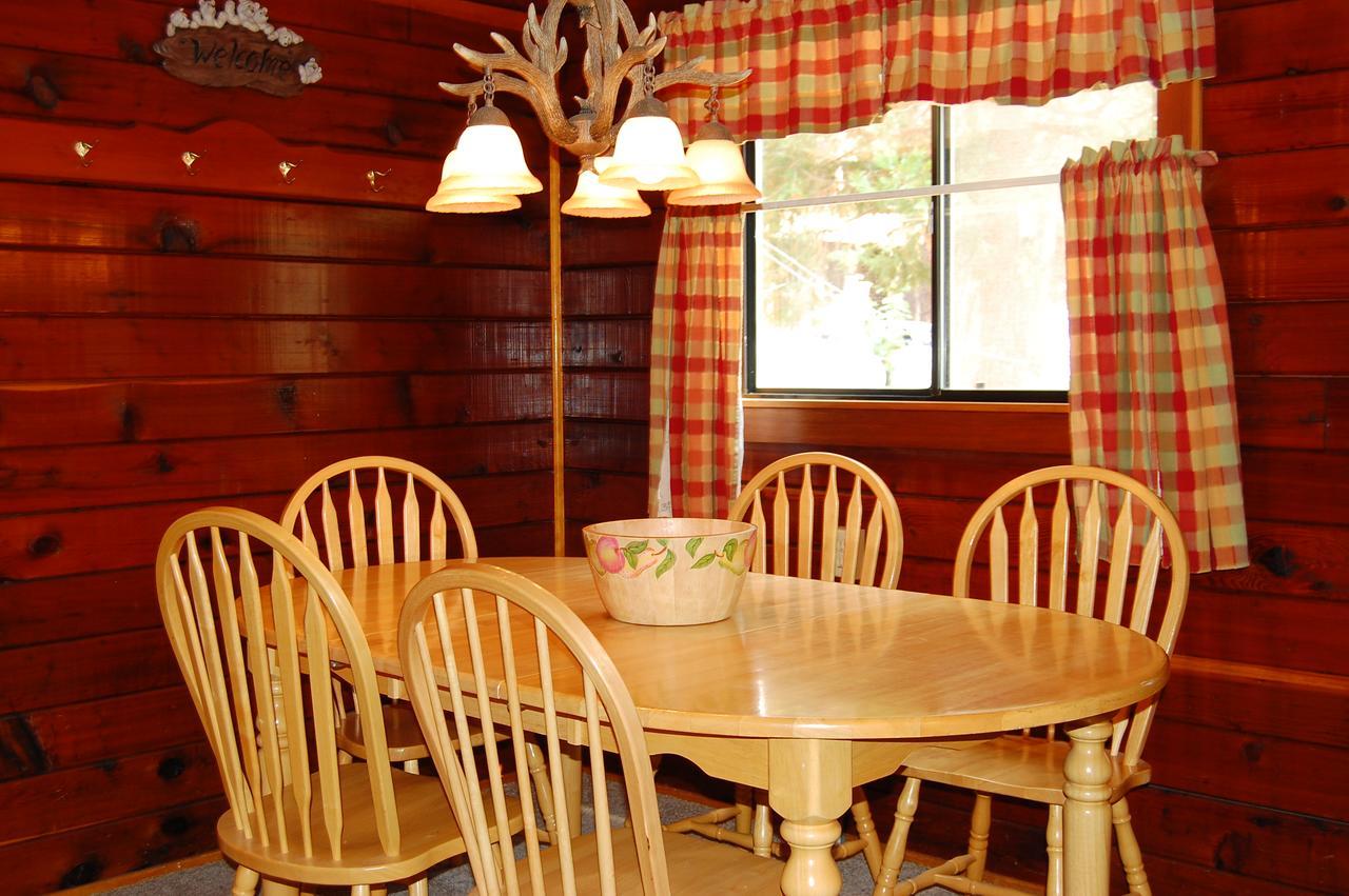 35 Cubbys Den Villa Wawona Rum bild